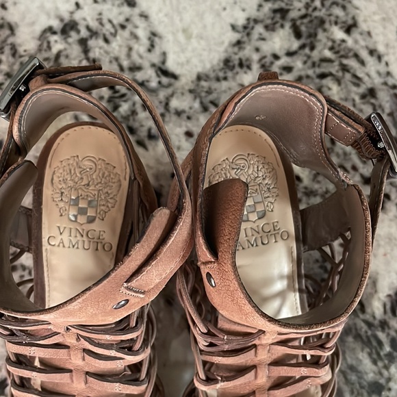 VINCE CAMUTO BOOTIES! Brown leather! Perfect for fall! - Picture 9 of 11